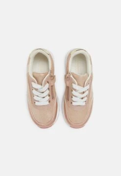 Friboo Sneakers Laag - Rose Gold -Friboo e2e3245d691f4110b39e472cba55e501